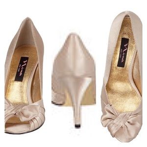 NINA Peep toe pumps size 8 Wide NIB